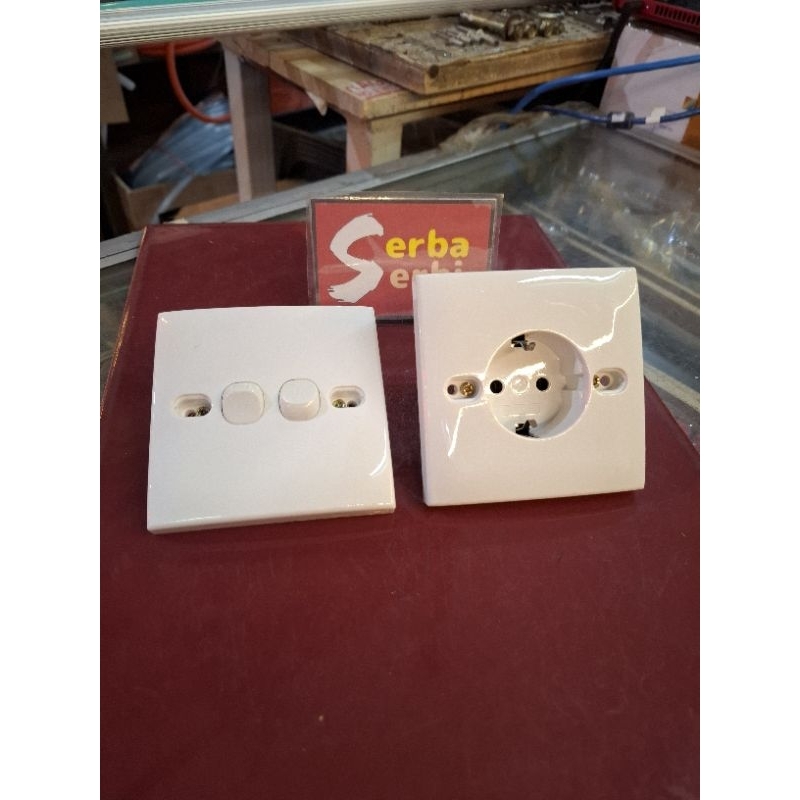 (IB/OB KONTAK DINDING TANAM/BOX) Stop kontak listrik