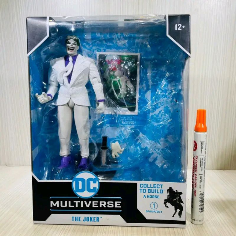Mainan figure The Joker dari Batman: The Dark Knight Returns oleh McFarlane Toys. Tinggi sekitar 7 i