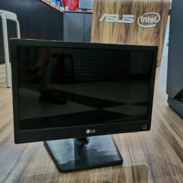 Led monitor LG 16 inc widescreen berkualitas banget r DW9
