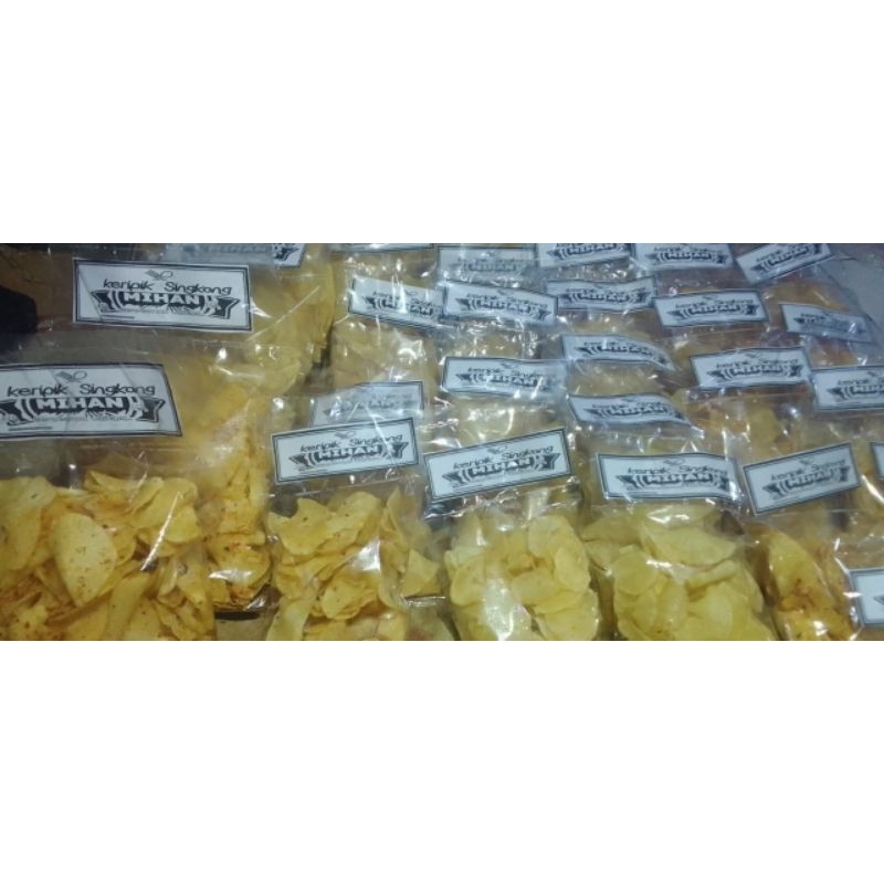 

keripik singkong isi 15 pcs/ pack bisa untuk di jual lagi atau untuk cemilan