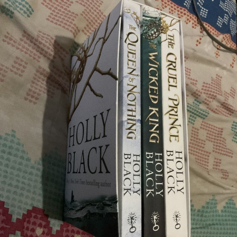 PRELOVED the folk of the air trilogy PB UK set the cruel prince the wicked king the queen of nothing