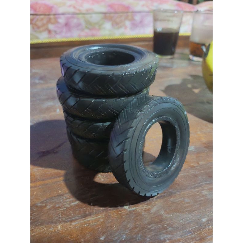 Ban rc truk bahan karet 7,5cm untuk canter skala 14 dan hino skala 16