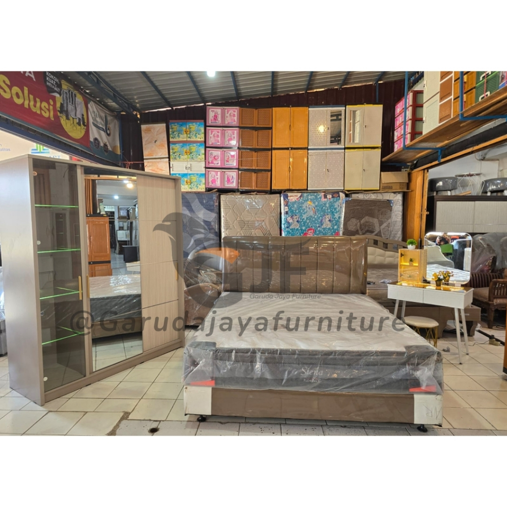 SET KAMAR / KAMAR SET COKELAT MINIMALIS/LEMARI 3 PINTU SLIDING DENGAN PAJANGAN /DIVAN DAN KASUR/MEJA