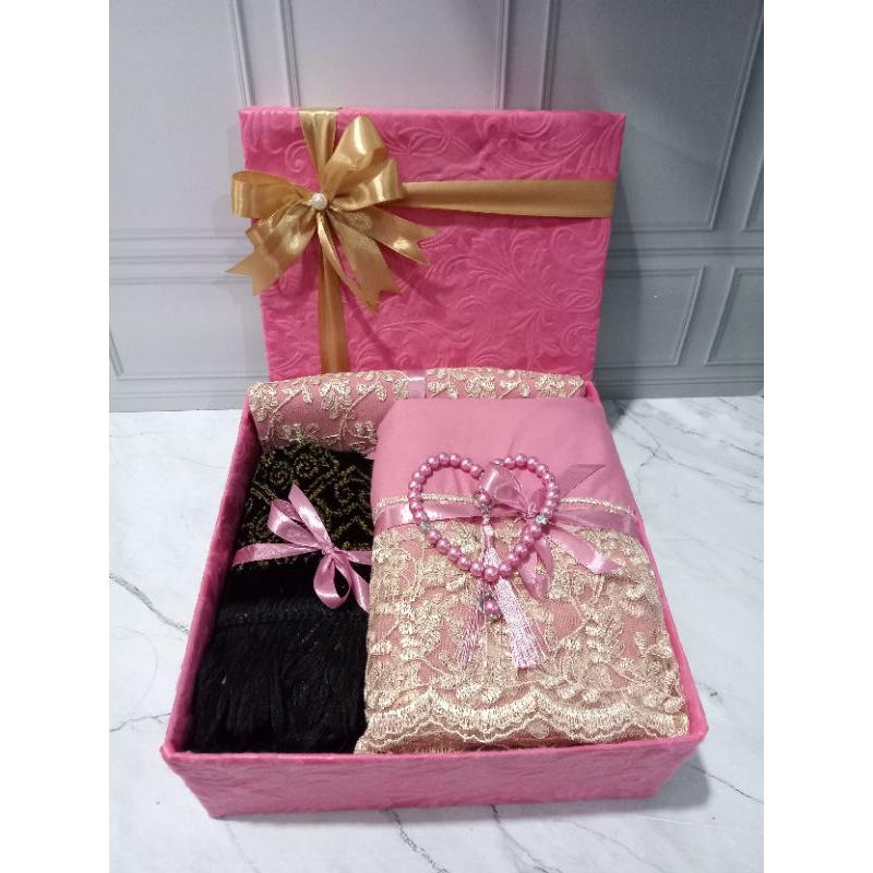 hampers mukenah dan sajadah