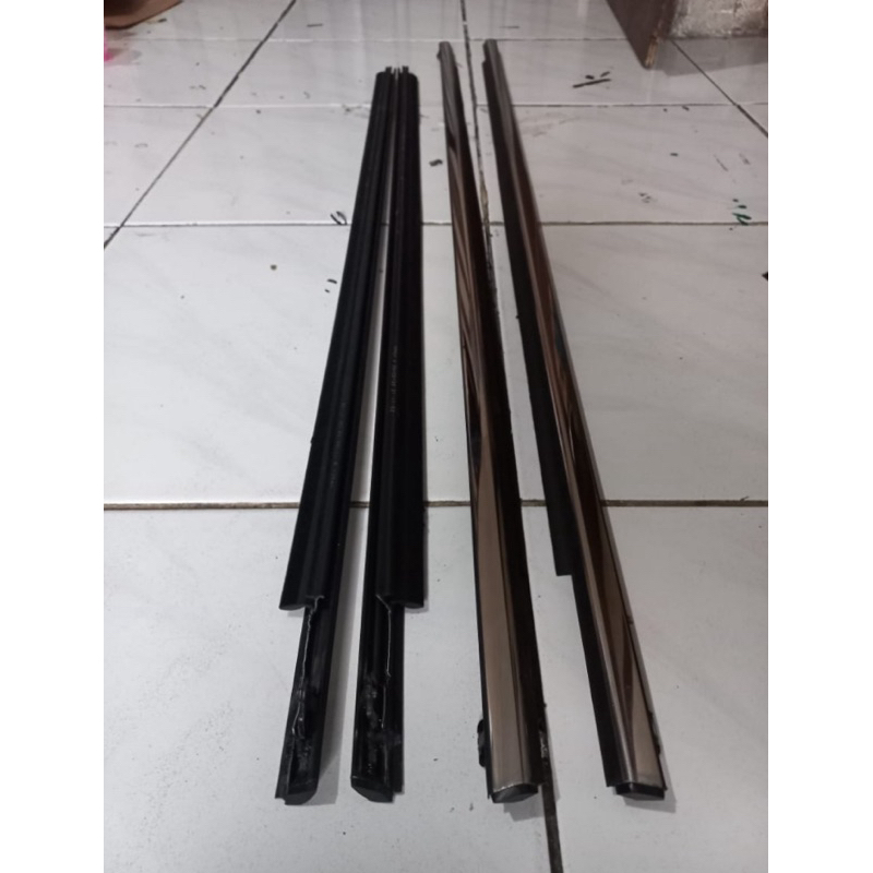 KARET PELIPIT PLIPIT WATER STRIP PINTU KACA SAMPING ORIGINAL UNIVERSAL WARNA CHROME CROME SEMUA MOBI