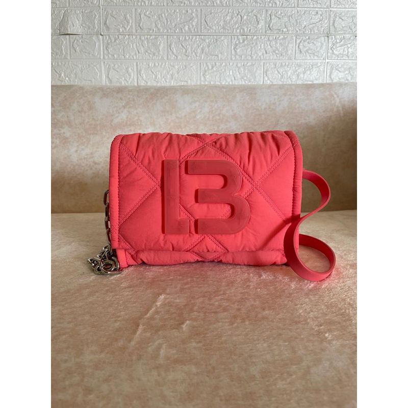 TAS SELEMPANG WANITA BRANDED BIMBA Y LOLA SMALL PADDED NYLOND CROSSBODY CORAL PINK ORIGINAL - ZADABR