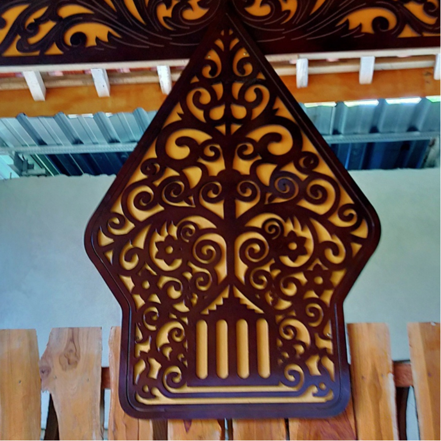 Gunungan Kayu Ukir Hiasan Dinding