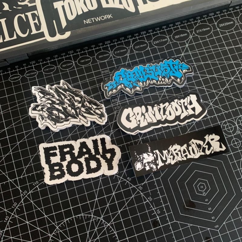 

STIKER PACK BAND | MERAUDER FRAIL BODY | STIKER HELM STIKER MOTOR STIKER LAPTOP STIKER HP