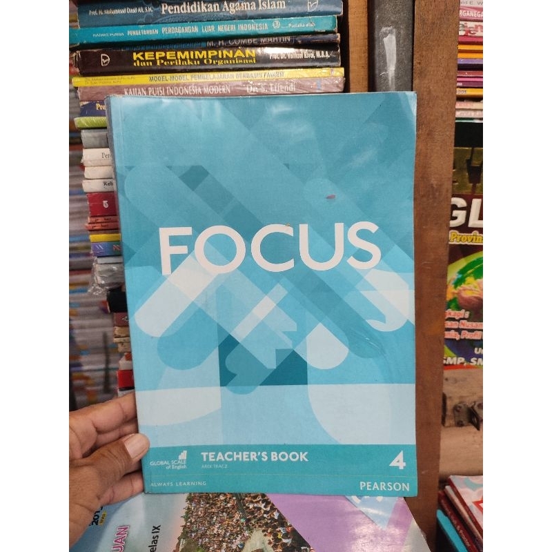 Teachers book. Focus 4. Pearson