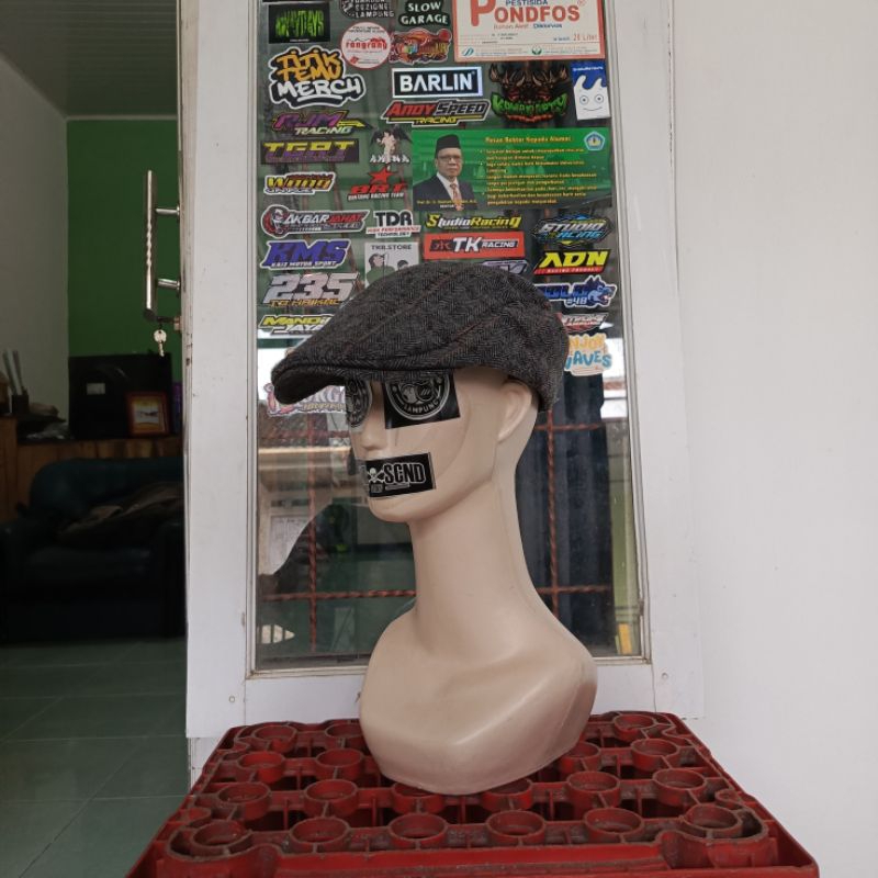 Topi Flatcap Newsboy Abu Second Bahan Wol Tebal
