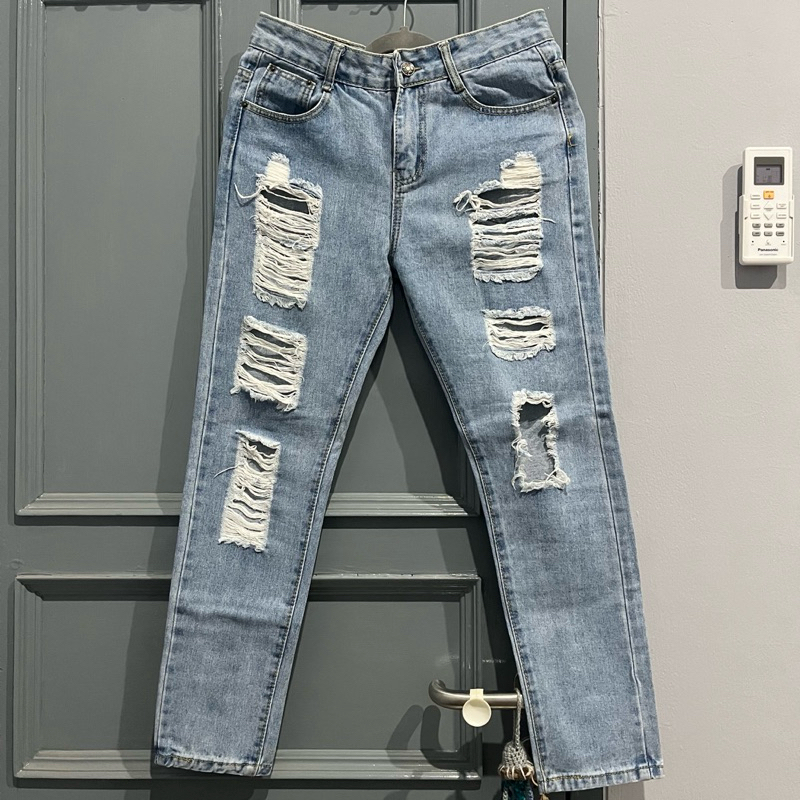 Preloved - Ripped Jeans