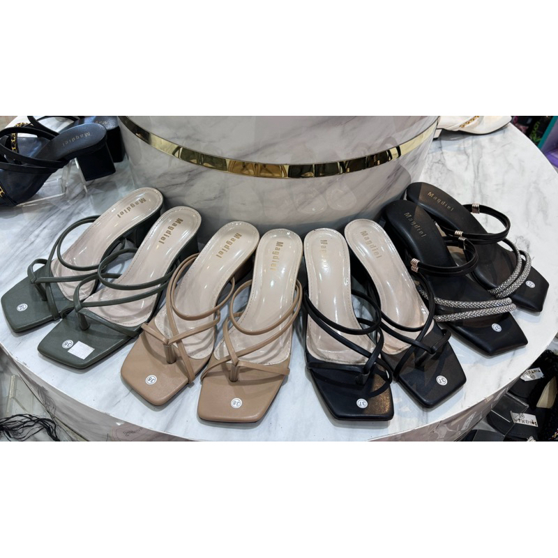 sendal hak tinggi wanita