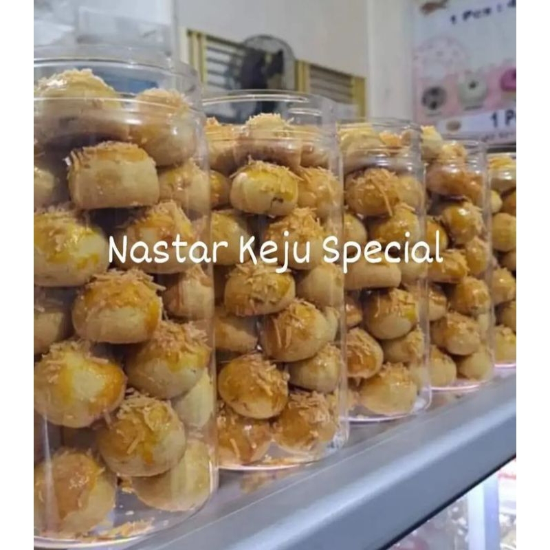 

Hampers Oleh Pontianak Kue Nastar Isi Nanas Topping Keju Parut Toples 1000 ml Lebaran Natal Idul Eid Imlek