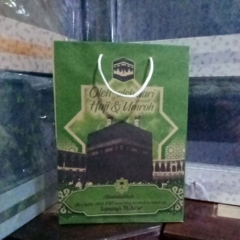 

PAPERBAG OLEH - OLEH HAJI DAN UMROH BESAR (26X10X33)