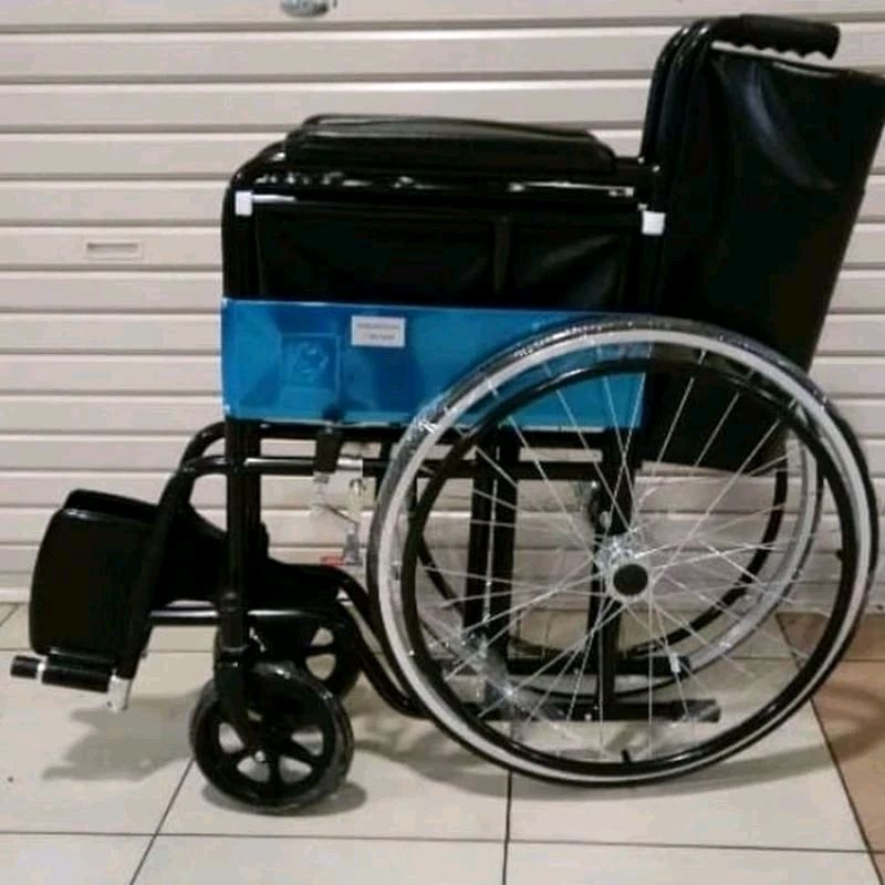 KURSI RODA MEDIS KURSI RODA STANDAR KURSI RODA RINGAN KURSI RODA DI PAKAI MANDI KURSI RODA BAN MATI