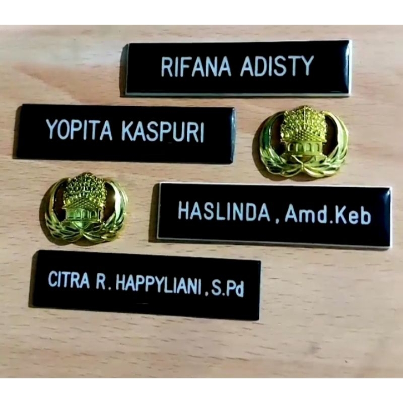 

PAKET LENGKAP ASN NAME TAG PAPAN NAMA AKRILIK PENITI/MAGNET + KORPRI KUNINGAN PENITI/MAGNET PREMIUM