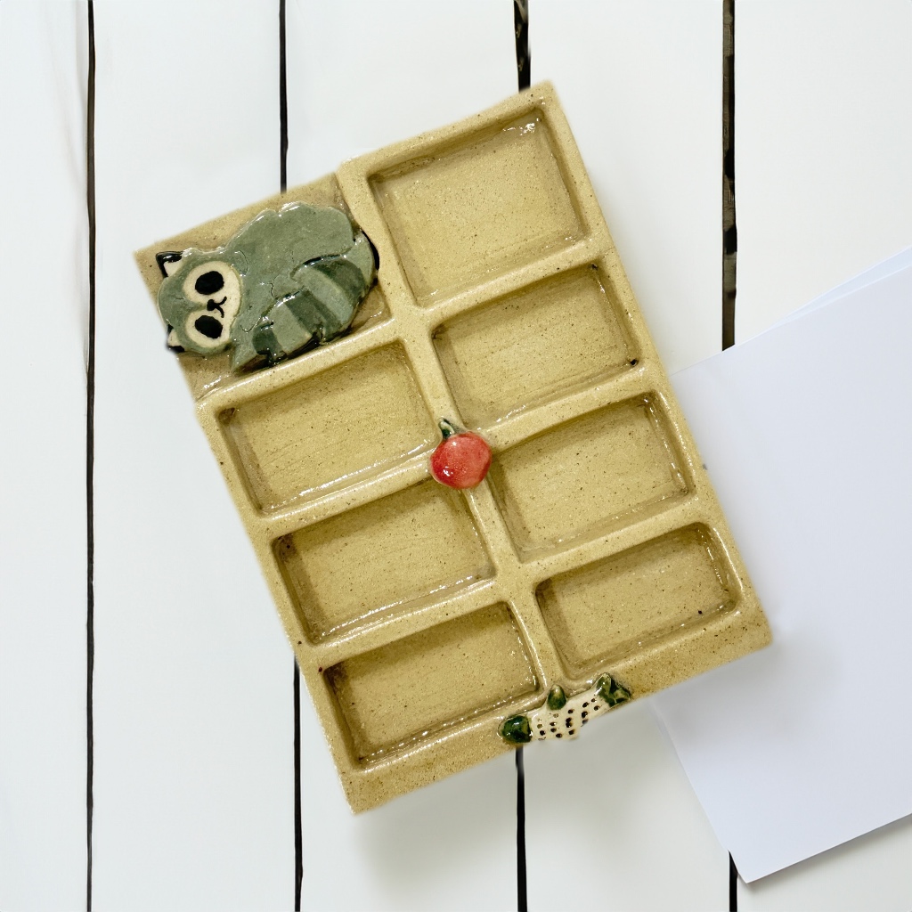 

Dreamy Poppies Raccoon Ceramic Palette