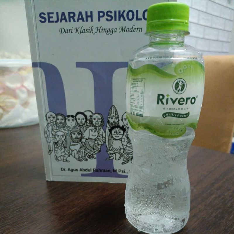 

Air minum distilasi Rivero 370ml