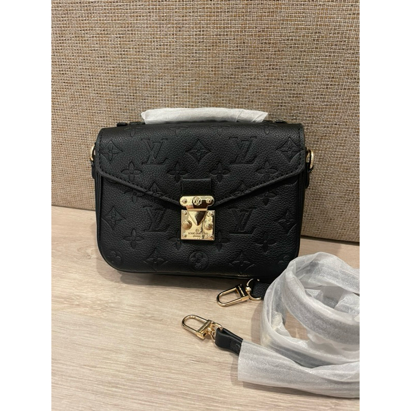 Tas kulit Lv metis Mini Hitam