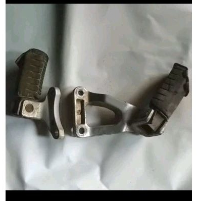 footstep belakang Mio lama,Mio sporty,Mio outomatic.barangsecond original lepasan motor.