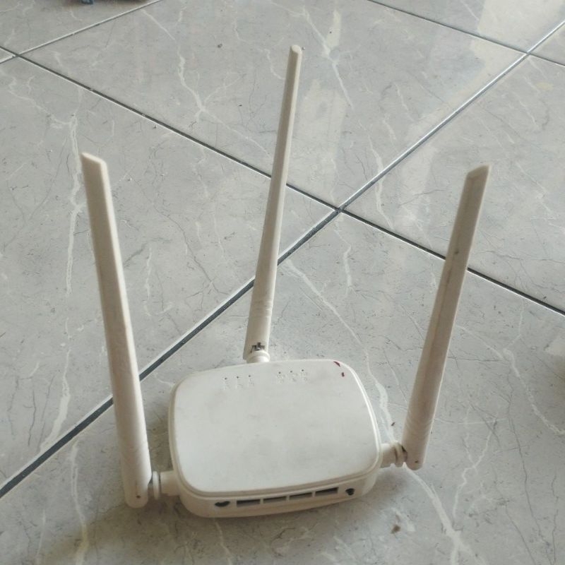 Tenda N318 - Router WiFi 2.4GHz 300Mbps, 3 Port LAN Eksternal Antena