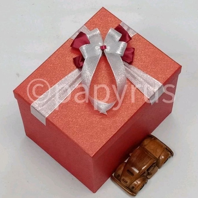 

PAPYRUS 20x25 Tinggi 15cm Kotak Kado Gift Box V3