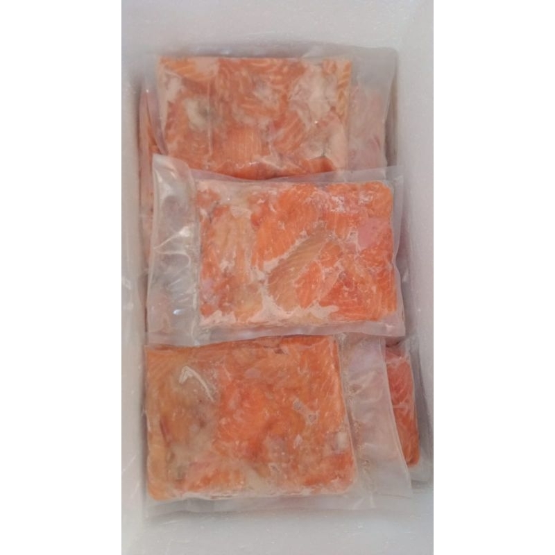 

Tetelan salmon tanpa kulit