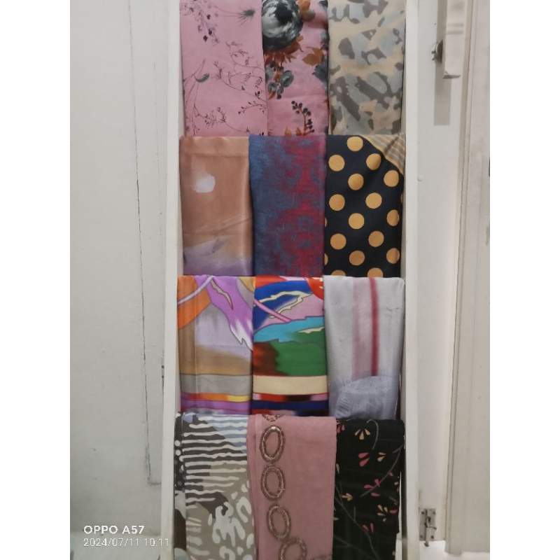 Preloved Jilbab Segi Empat Corak