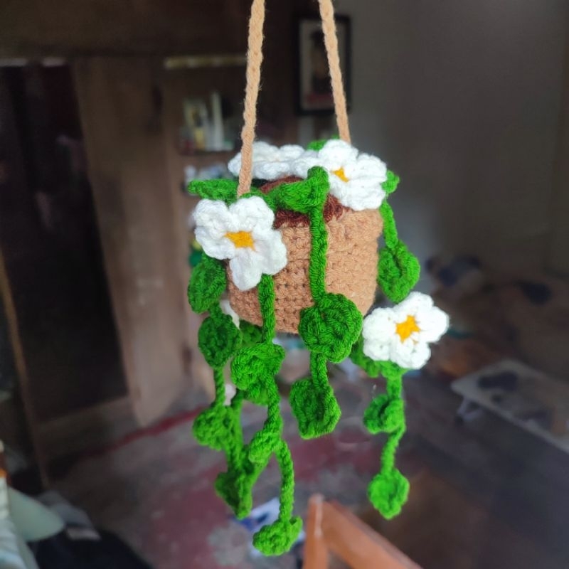 Pot Rajut Gantung Bunga Putih