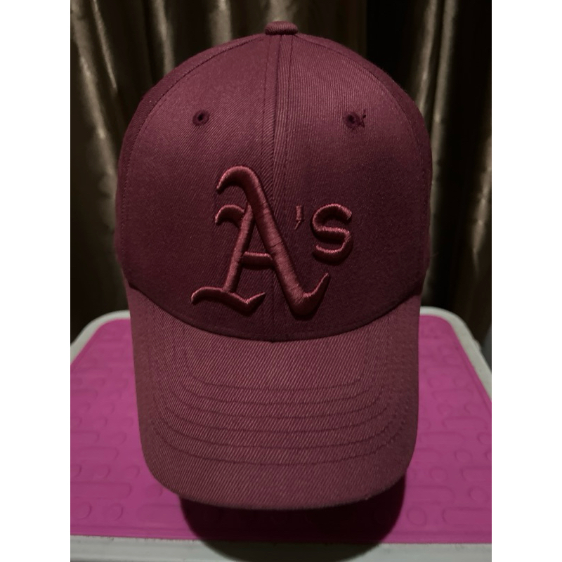 Topi MLB sekon A’s warna Ungu ukuran tag XS-S namun skrg sdh S-M (Lk56-57 cm)