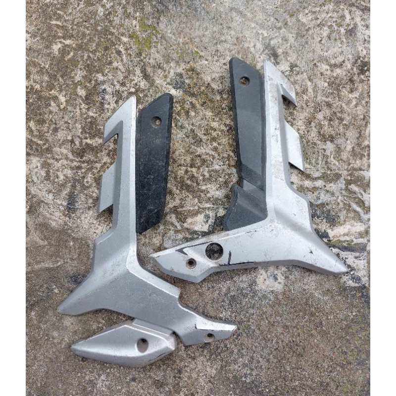 Cover Pivot Body Samping Honda Cs1 CsOne Original