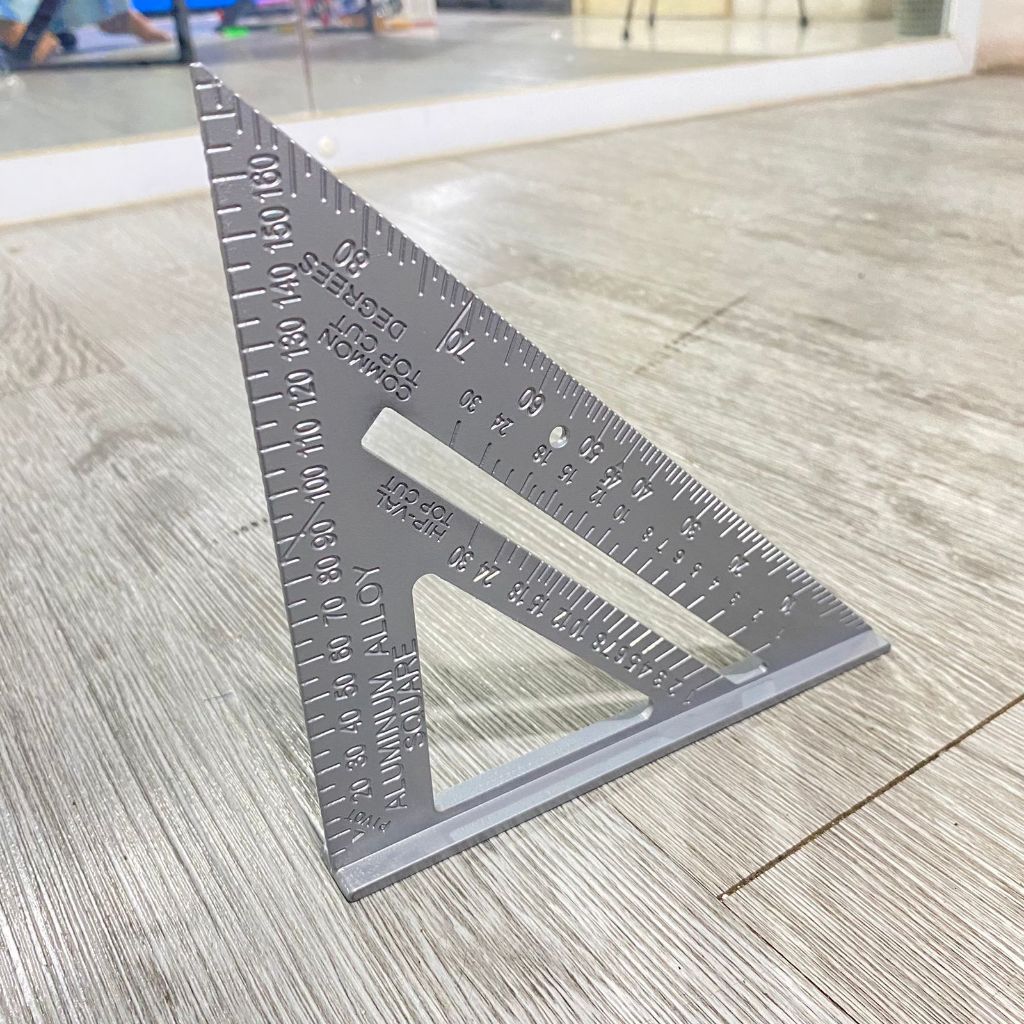 

Penggaris Segitiga / Penggaris Siku 7 inci / speed square 7 inch warna abu Penggaris tukang wood working Penggaris siku Besttools ORIGINAL