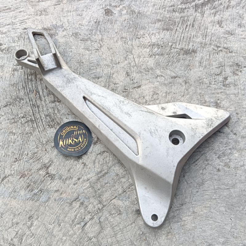 Footstep foot step bustep pustep dudukan stand knalpot kanan honda supra x125 supra x 125 lama old p