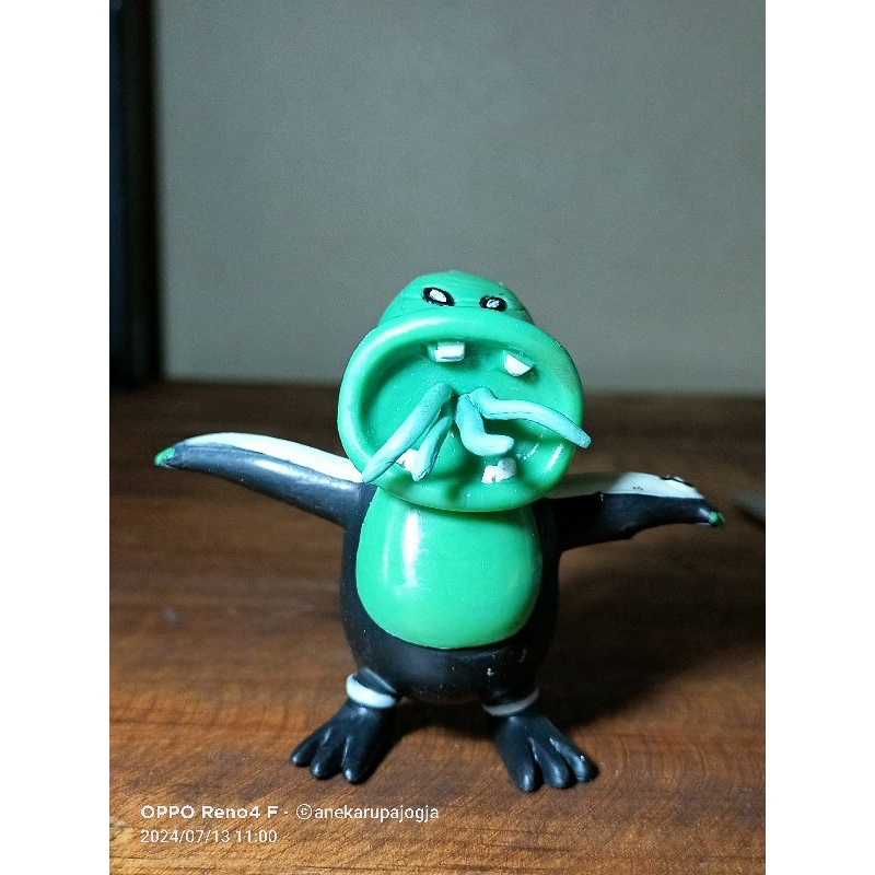 action figure alien ben 10 upchuck