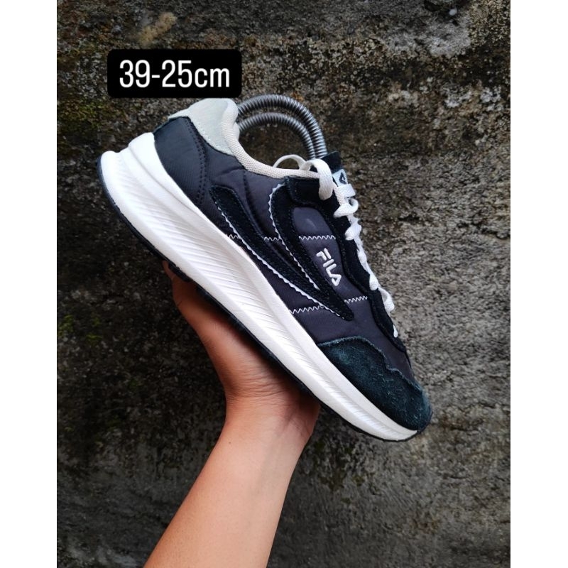 sepatu second branded Fila UK 39