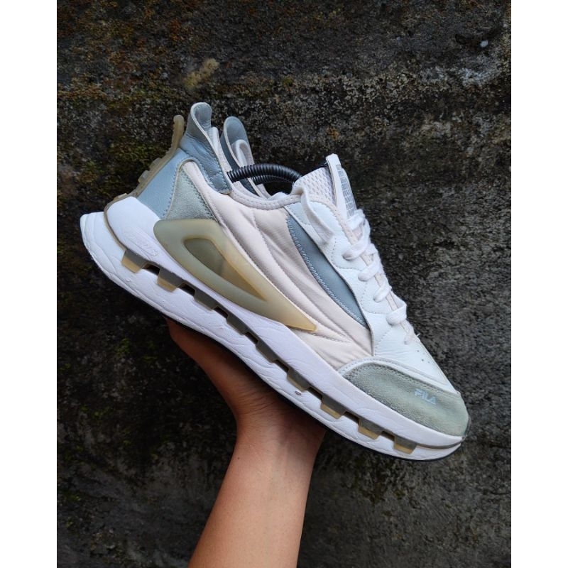 sepatu second branded Fila UK 43