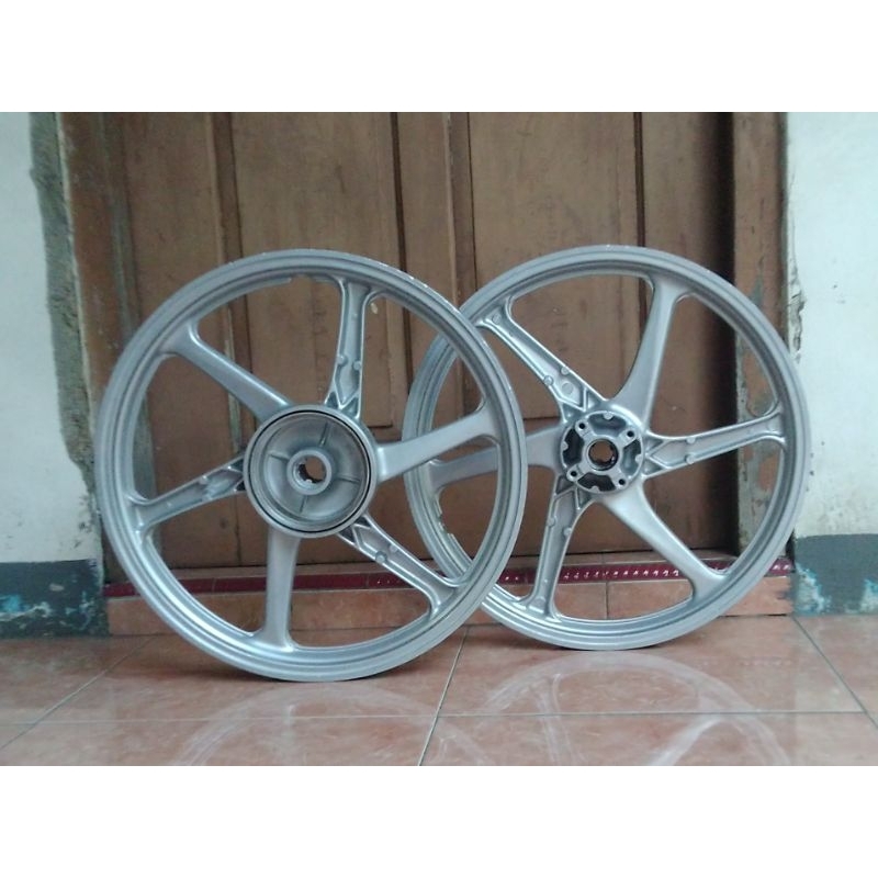 velg jupiter CW cash whell 2005/velg racing yamaha jupiter z cw cash whell original