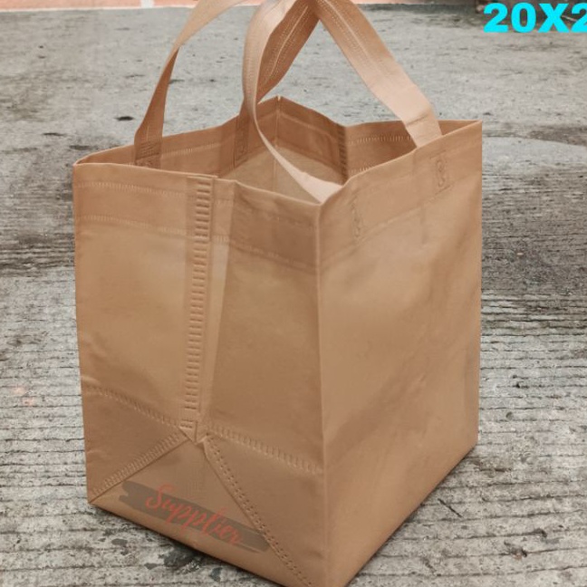 

KI3 Goodiebag kotak 2x2 spunbond tinggi 26cm HBPA 12pcs