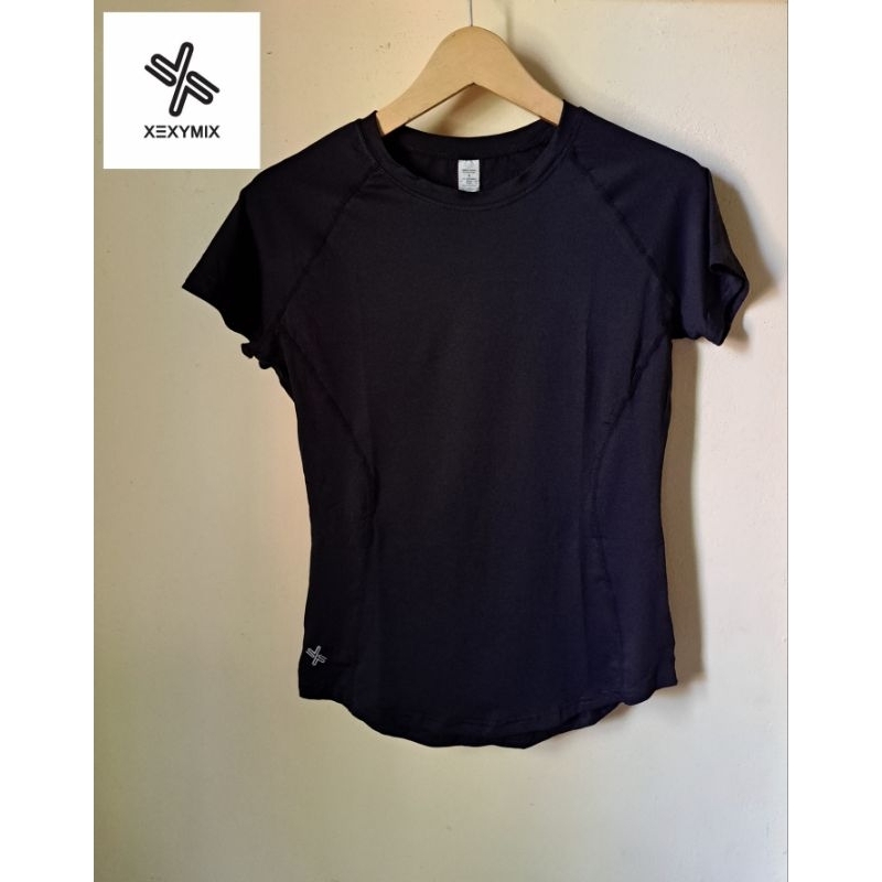 [PRELOVED/THRIFT] XEXYMIX KAOS T-SHIRT ATASAN SPORT OLAHRAGA WANITA WARNA HITAM