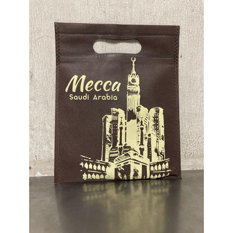 

goodie bag spunbond kecil 25×20 oleh oleh umroh dan haji