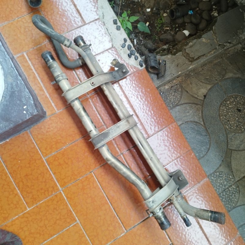 PIPA RADIATOR MOBIL SUZUKI APV