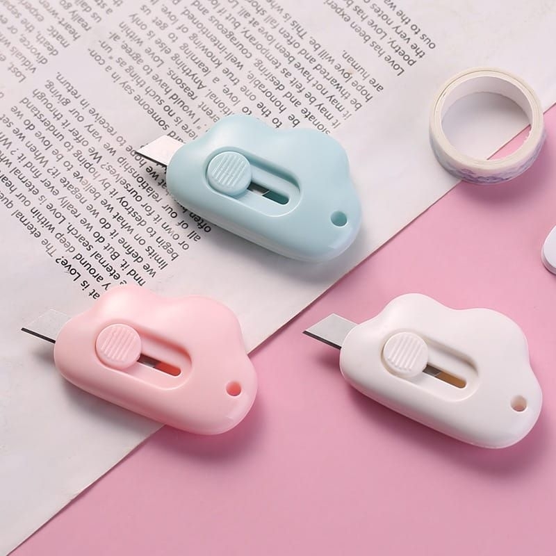 

Max Mini Cutter Lucu Bentuk Awan Pisau Kartun Untuk Alat Tulis Kantor Cutter Portable/Pisau Pemotong Kertas Mini Portable/ Cutter Mini Untuk Alat Tulis Sekolah/Cutter Mini Motif Awan Papper Cut Mini Viral Karakter Lucu Pisau Cutter Awan Pembuka Paket