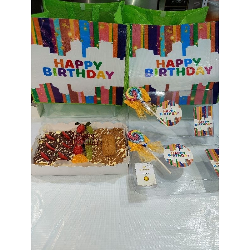 

BOLU JADUL PREMIUM FRUITY TOPING NUTELAH LOTUS DAN BUAHAN HAPPY BIRTHDAY ULANG TAHUN CAKE KUE BOLU