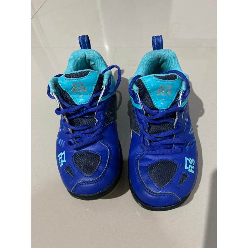 sepatu bulutangkis RS original