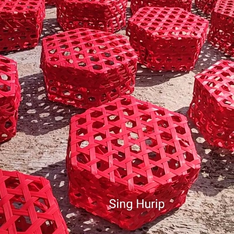 keranjang anyaman bambu 20x10 hampers imlek warna merah tas bambu cantik warna