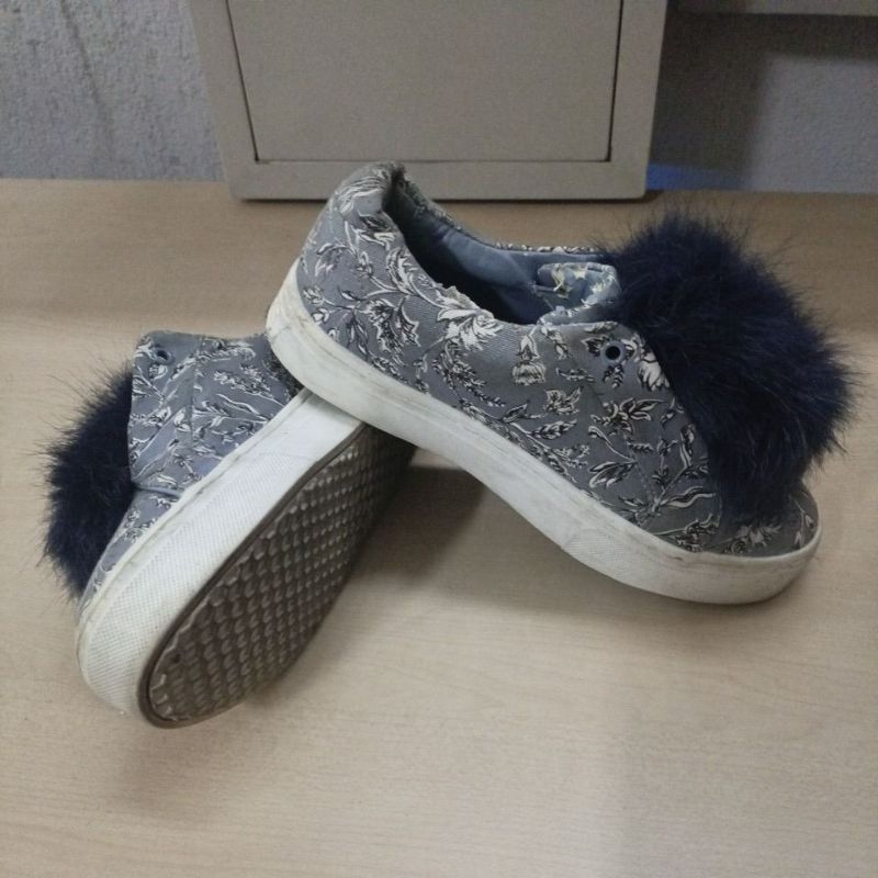 Preloved SAM EDELMAN Women's 7 Slip On Pom Pom Sneakers Leya Blue Floral Shoes Slip-ons