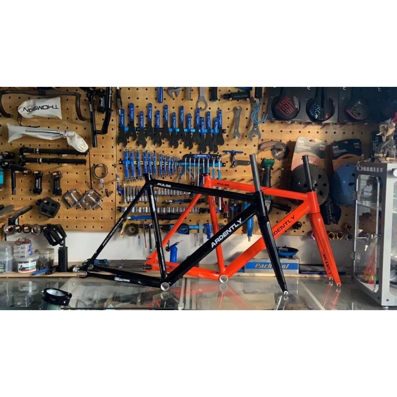 Frameset Ardently Pulse Fixed Gear bukan Dosnoventa Detroit