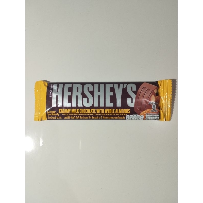 

Cokelat Hershey's Creamy Milk Chocolate With Whole Almond 40g
