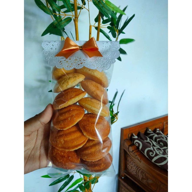 

Bolu kering/ roti kering plemben bolu sendok souvenir