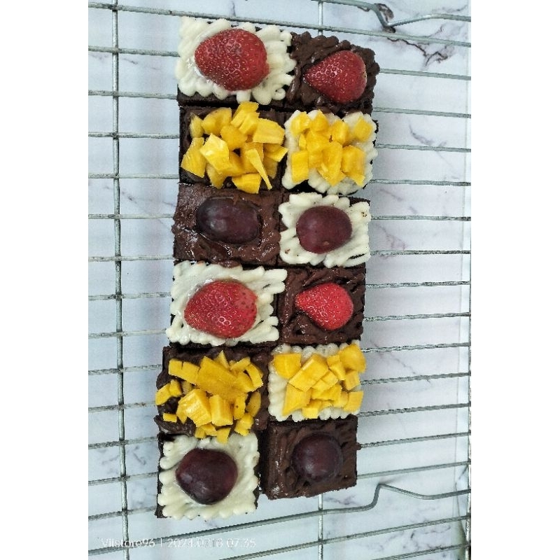 

BROWNIES BUAH | FRUITY FUDGY BROWNIES